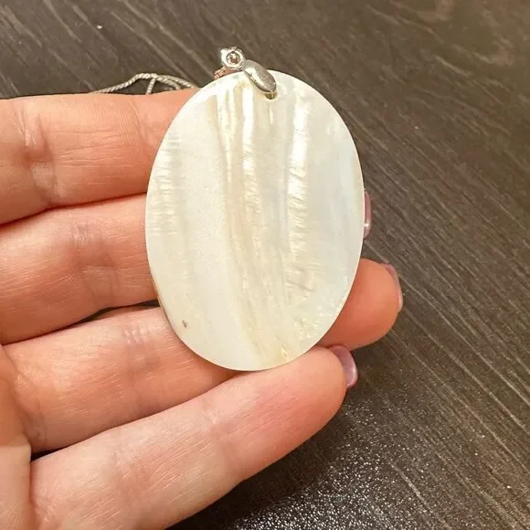 SALE! Mother of pearl pendant on a solid .925 18” box chain! - Picture 9 of 9
